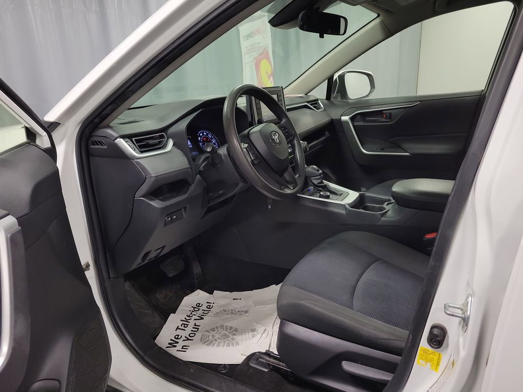 Used 2020 Toyota RAV4 LE image 12