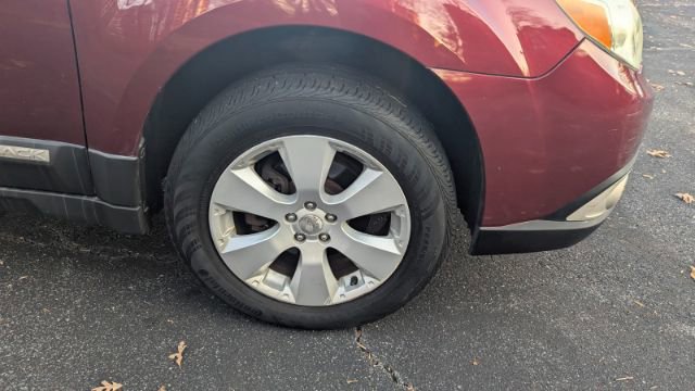 Used 2011 Subaru Outback 2.5i Premium w/ All-Weather Pkg image 11