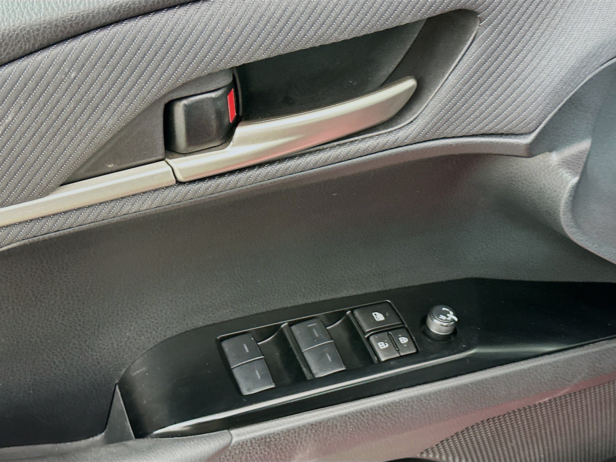 Used 2025 Toyota Camry SE FWD image 15