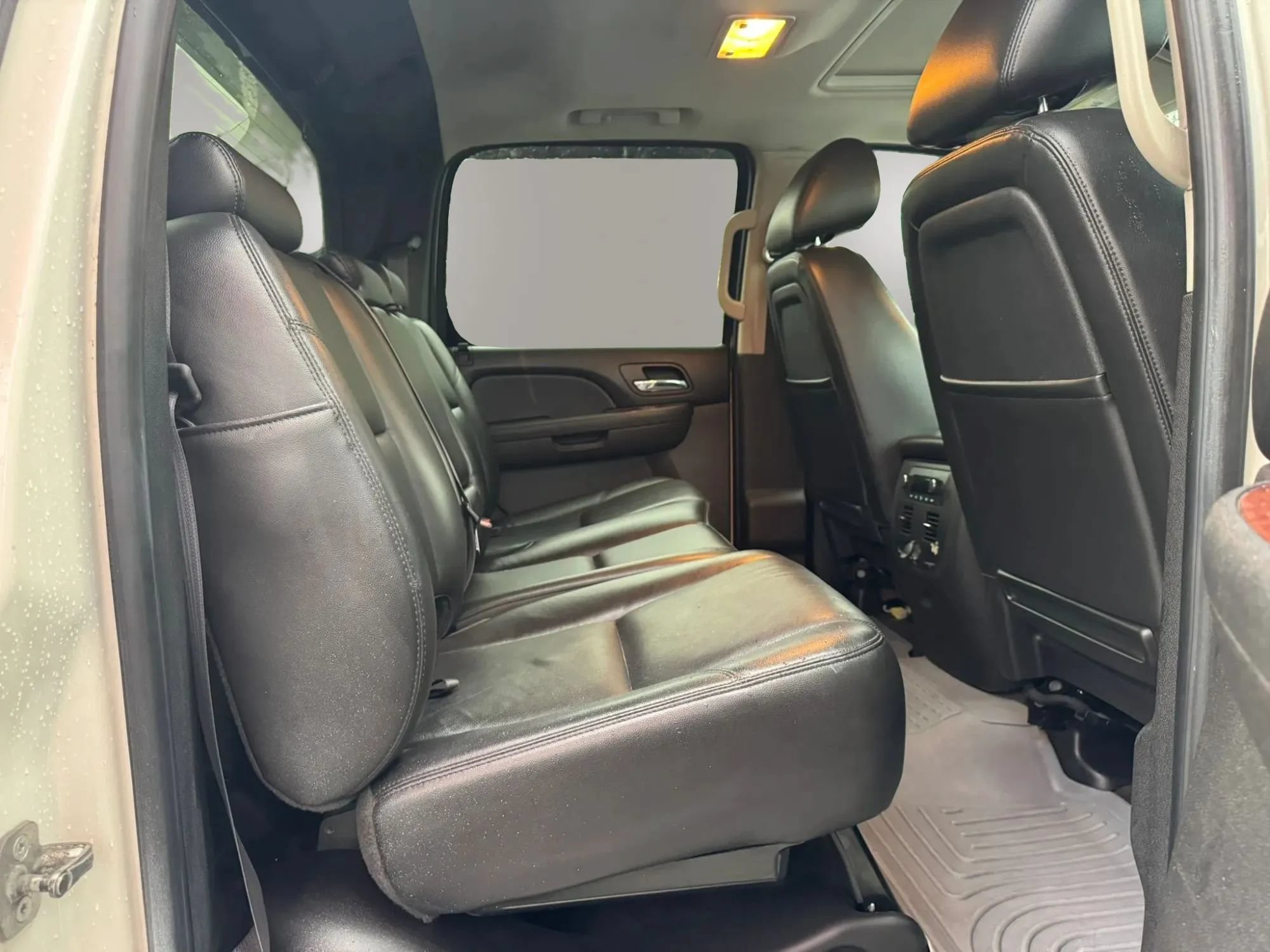 Used 2012 Chevrolet Avalanche LTZ AWD/4WD image 16
