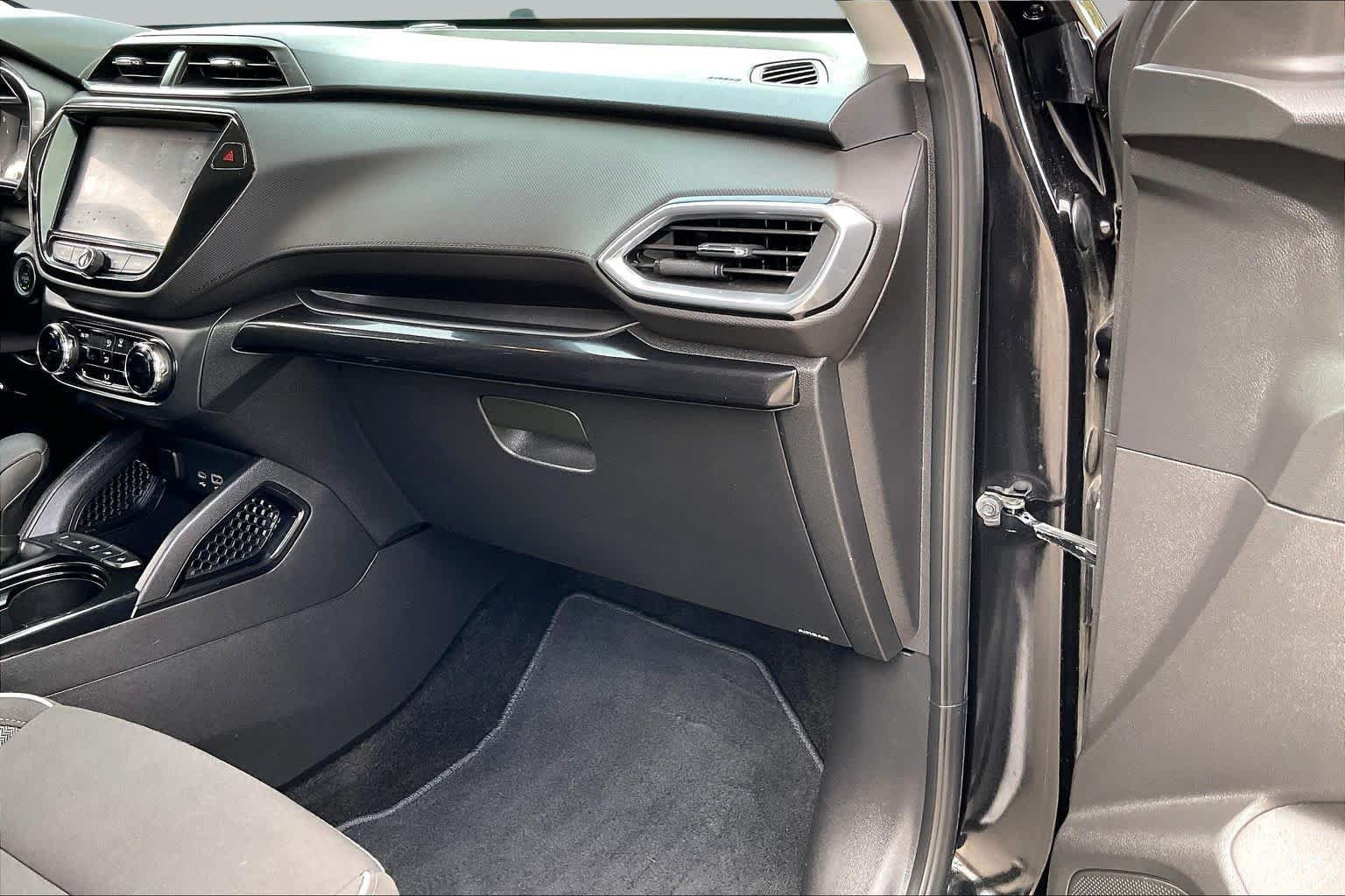 Used 2021 Chevrolet TrailBlazer LT w/ Convenience Package FWD image 17
