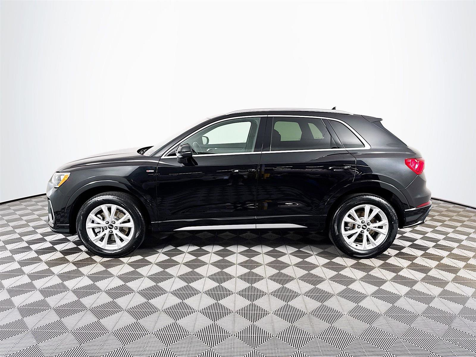 Used 2021 Audi Q3 2.0T Premium w/ Convenience Package image 9