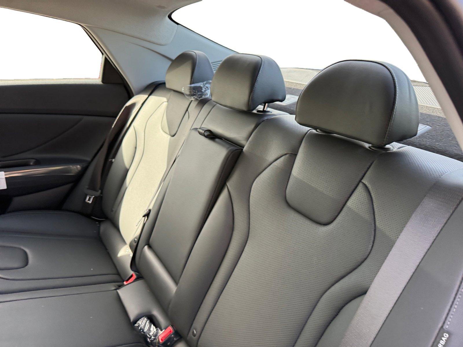 New 2025 Hyundai Elantra Limited image 16