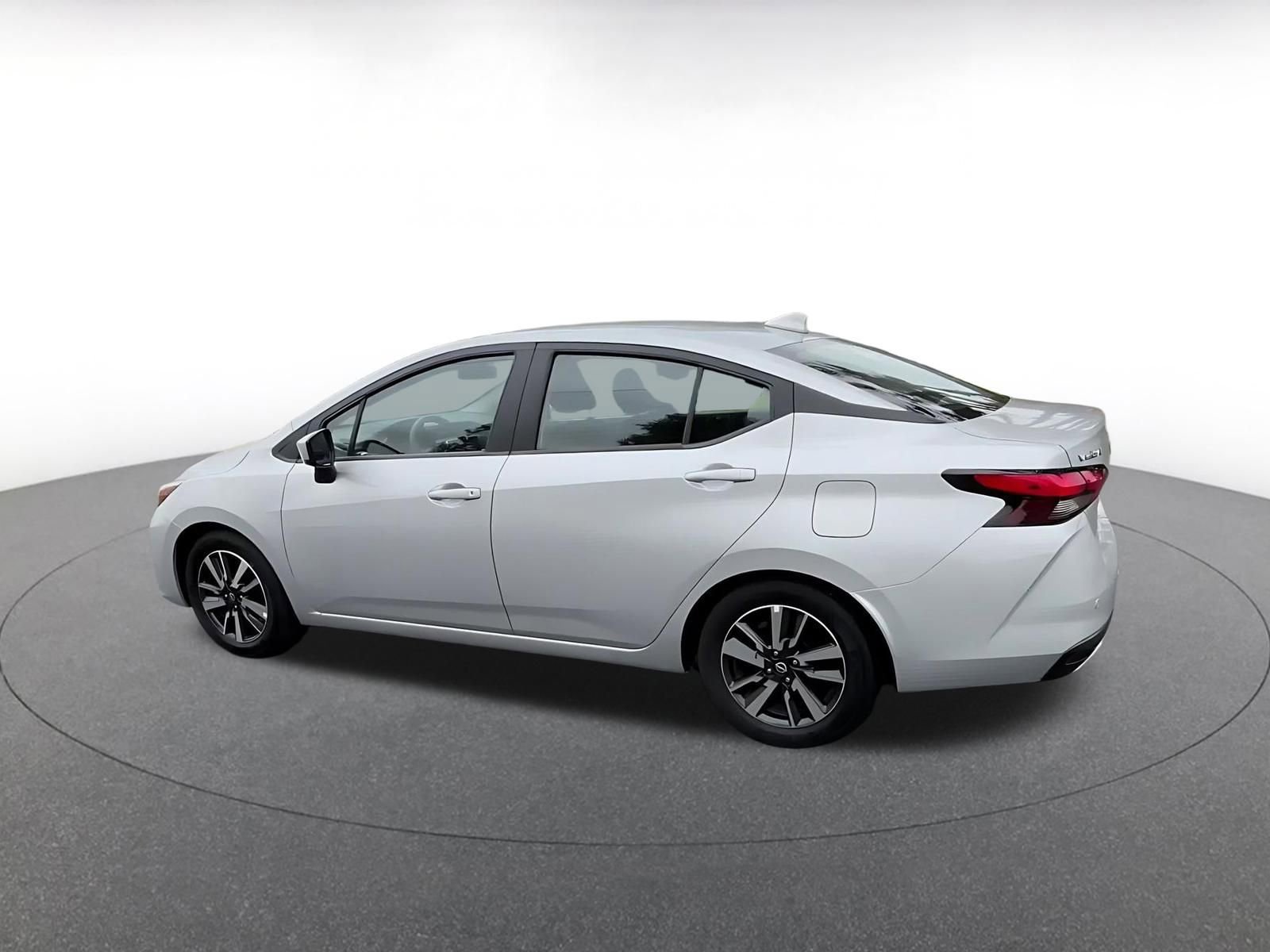 Used 2025 Nissan Versa SV FWD image 10