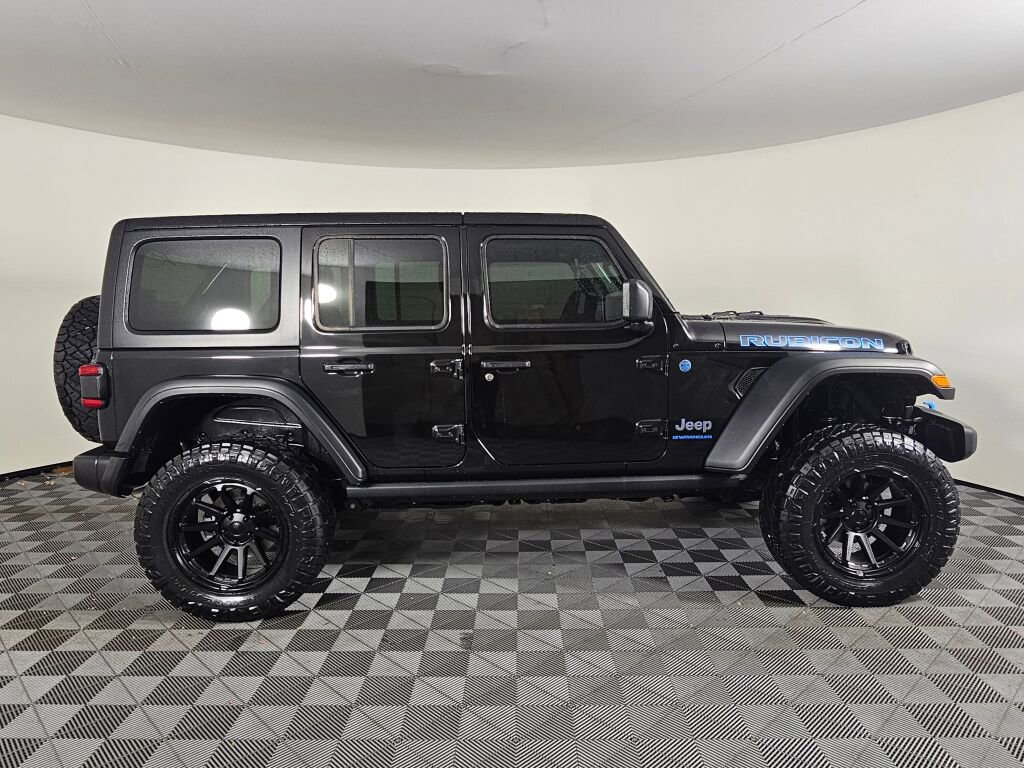 Used 2024 Jeep Wrangler Unlimited Rubicon 4xe w/ Capability Package AWD/4WD image 2