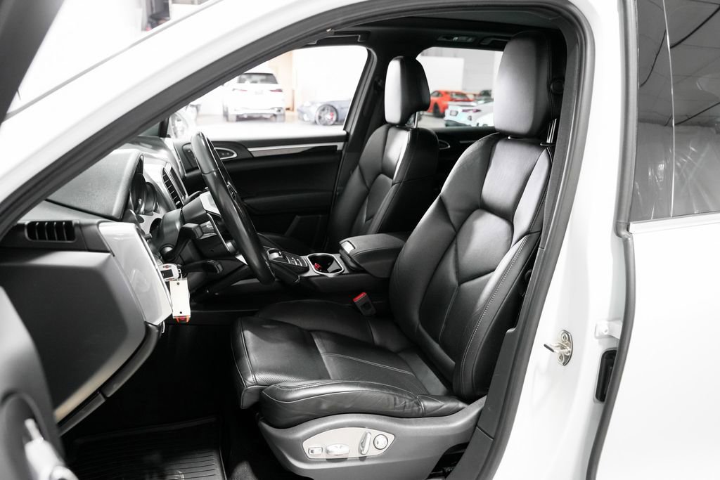 Used 2015 Porsche Cayenne S image 9