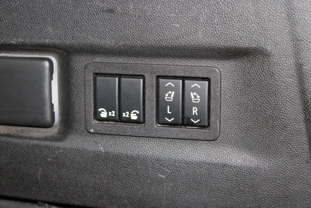 Used 2024 GMC Yukon XL Denali image 19