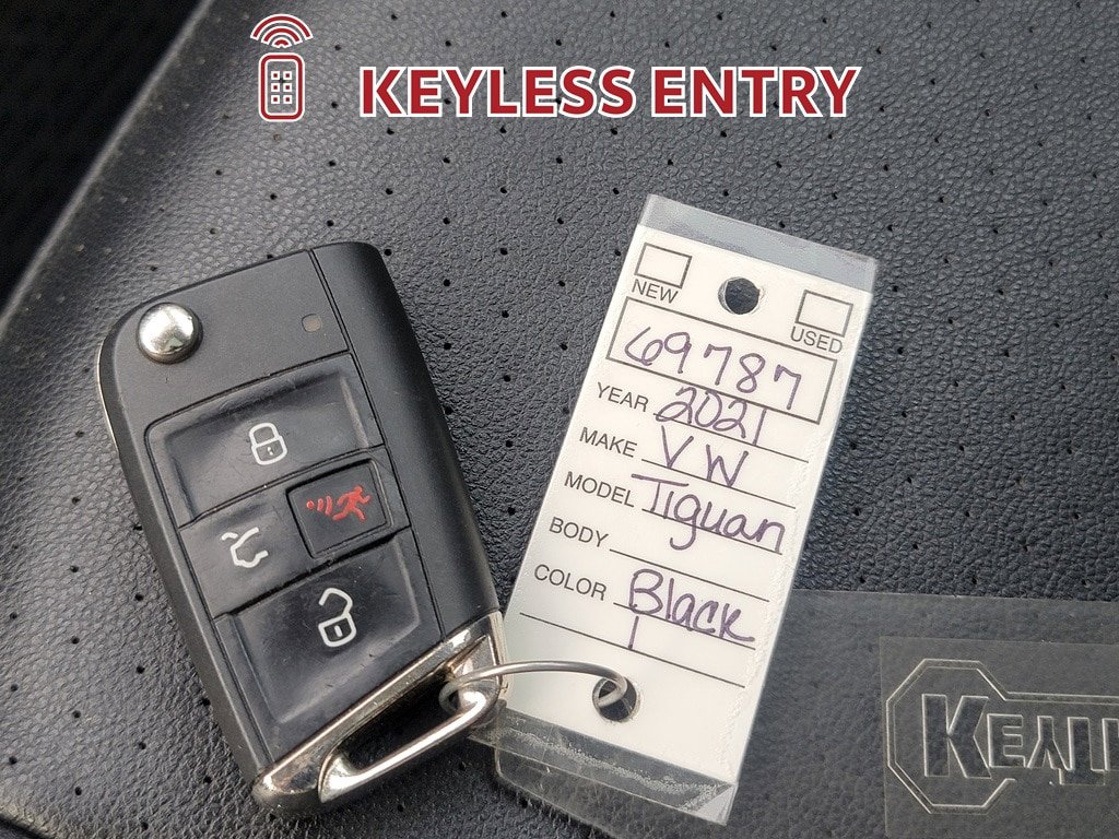 Used 2021 Volkswagen Tiguan SE w/ Panoramic Sunroof Package FWD image 32