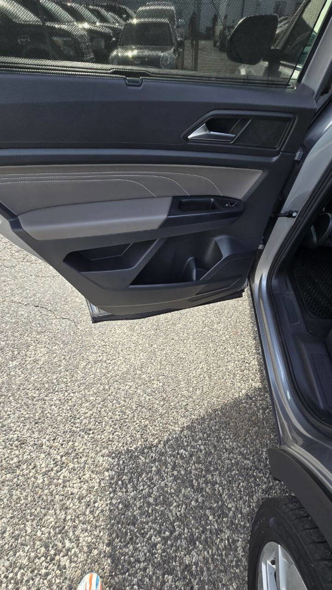 Used 2021 Volkswagen Atlas SE image 12