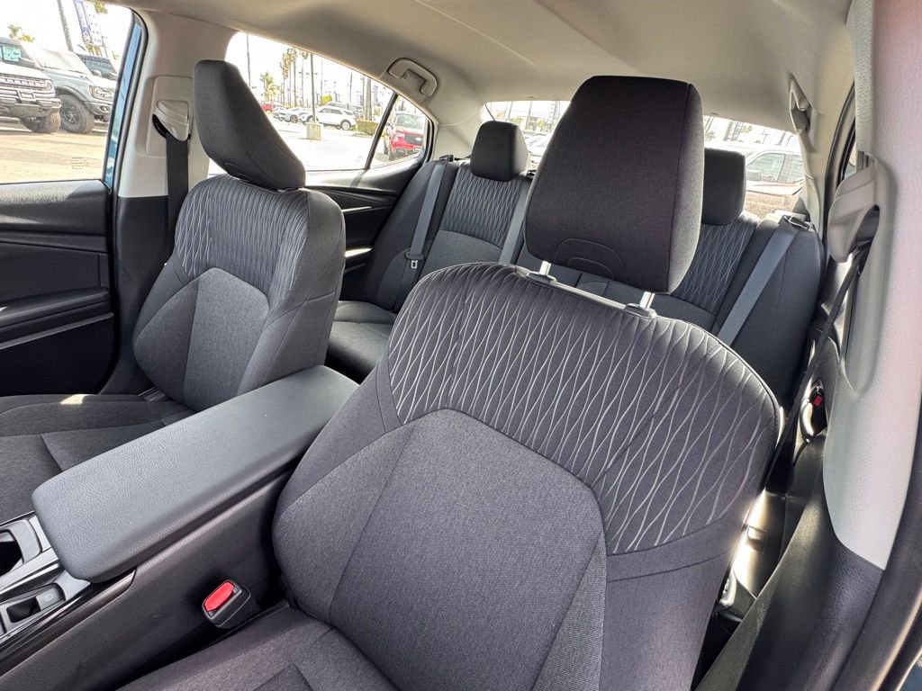 Used 2025 Toyota Camry LE w/ Convenience Package image 19