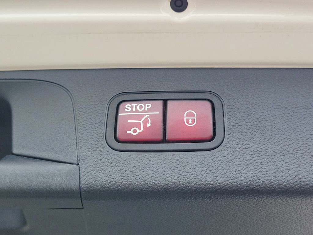 Used 2022 Mercedes-Benz GLC 300 4MATIC w/ Premium Package Lite image 11