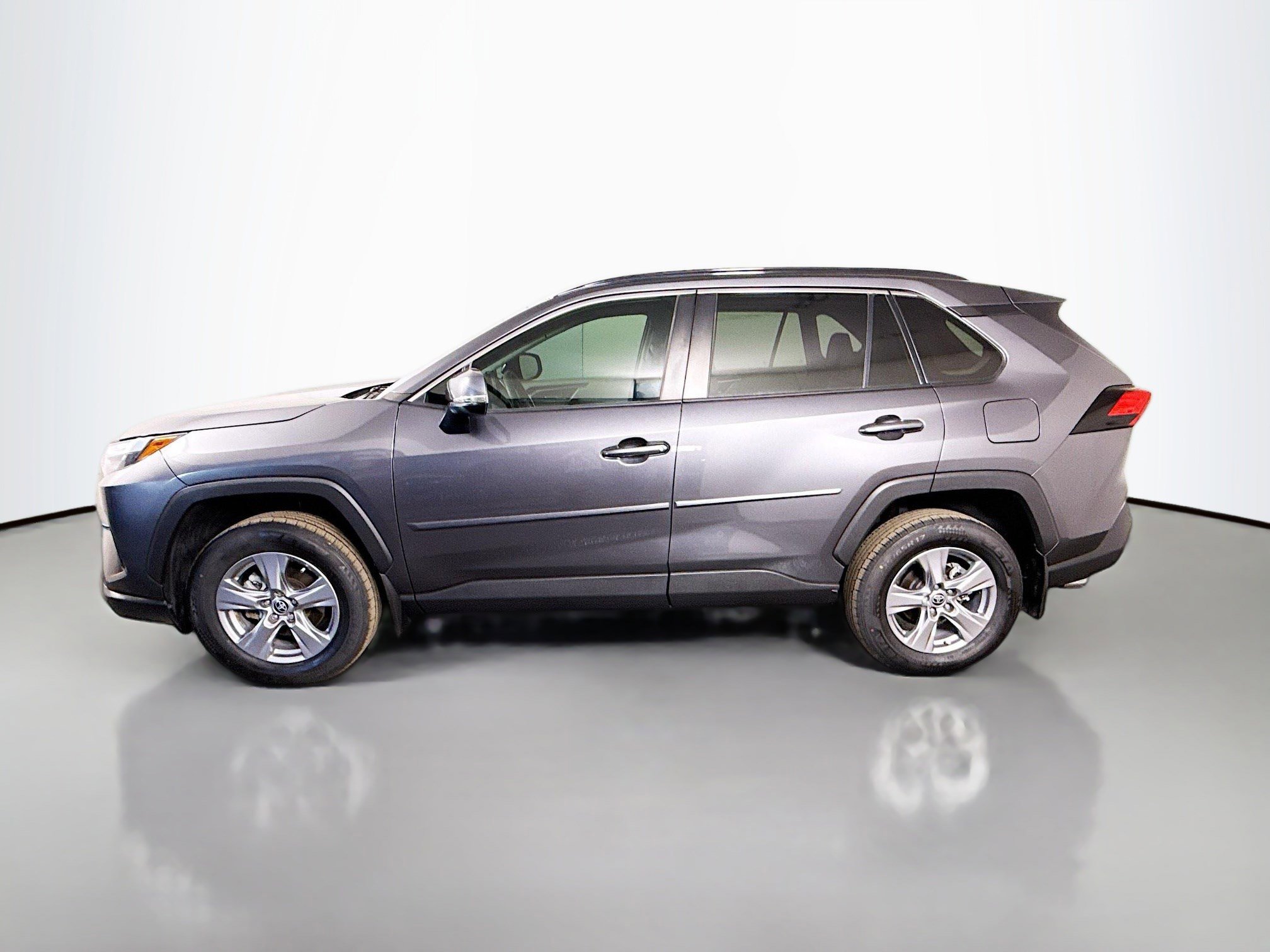 Used 2022 Toyota RAV4 XLE image 6