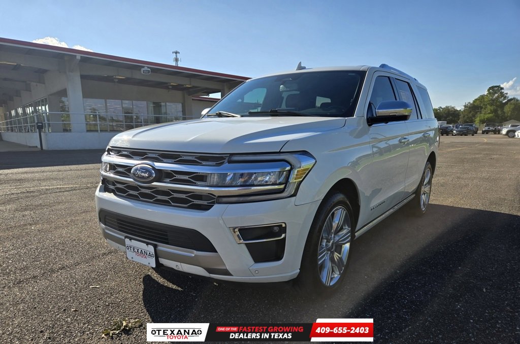 Used 2023 Ford Expedition Platinum image 3