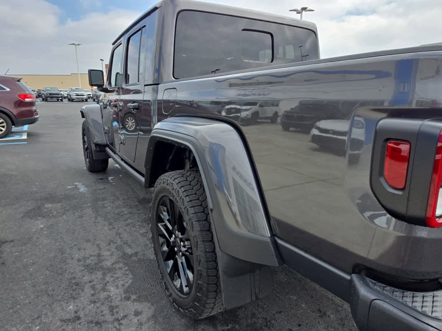 Used 2025 Jeep Gladiator Sport image 7