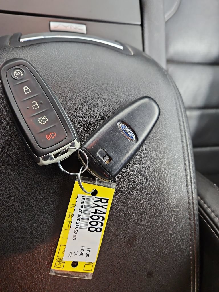 Used 2016 Ford Taurus Limited FWD image 28