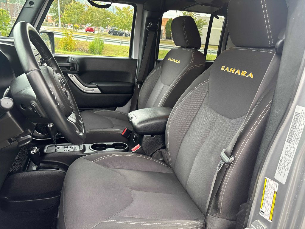 Used 2015 Jeep Wrangler Unlimited Sahara AWD/4WD image 9