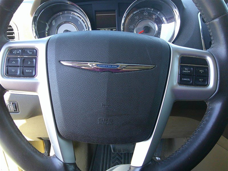 Used 2014 Chrysler Town & Country Touring image 12