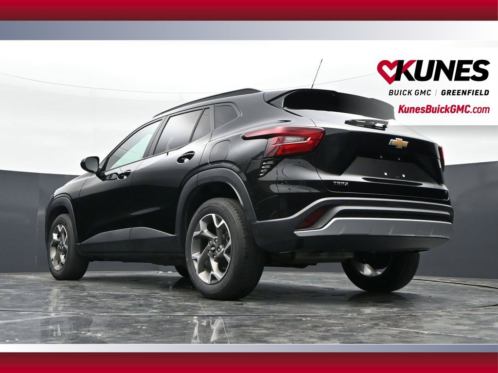 Used 2025 Chevrolet Trax LT w/ LT Convenience Package FWD image 46