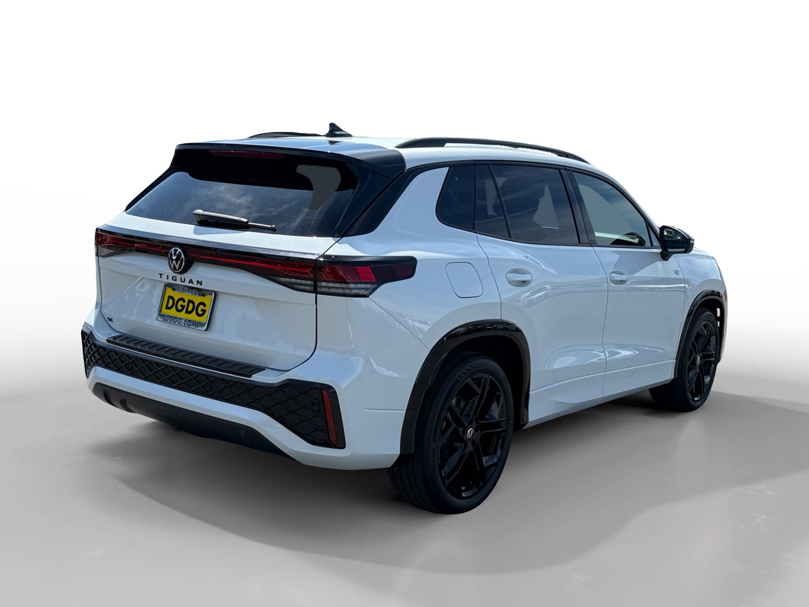 New 2026 Volkswagen Tiguan SE R-Line FWD image 5