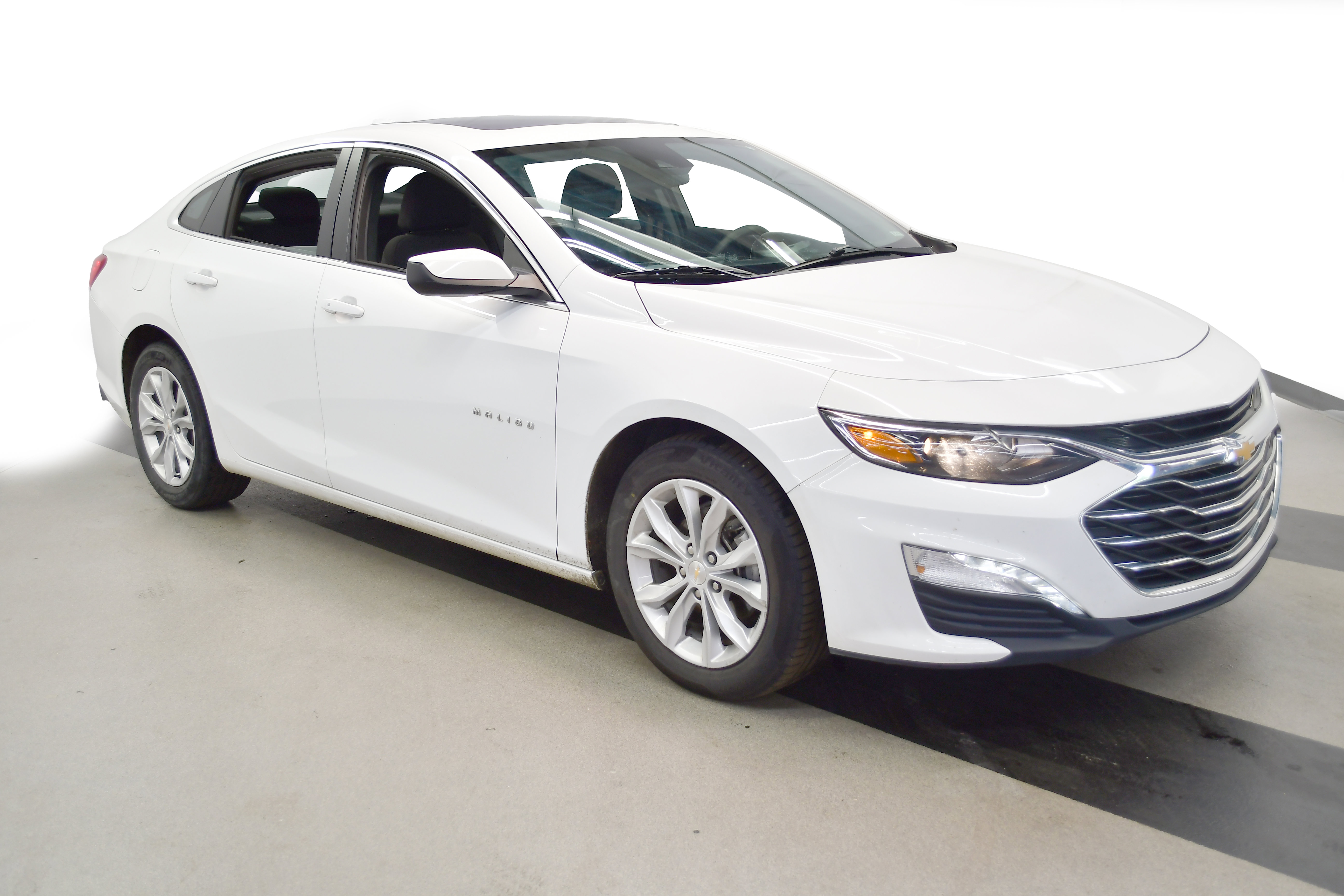 Used 2024 Chevrolet Malibu LT FWD image 2