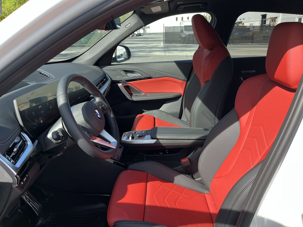 Used 2025 BMW X1 xDrive28i w/ Technology Package image 11