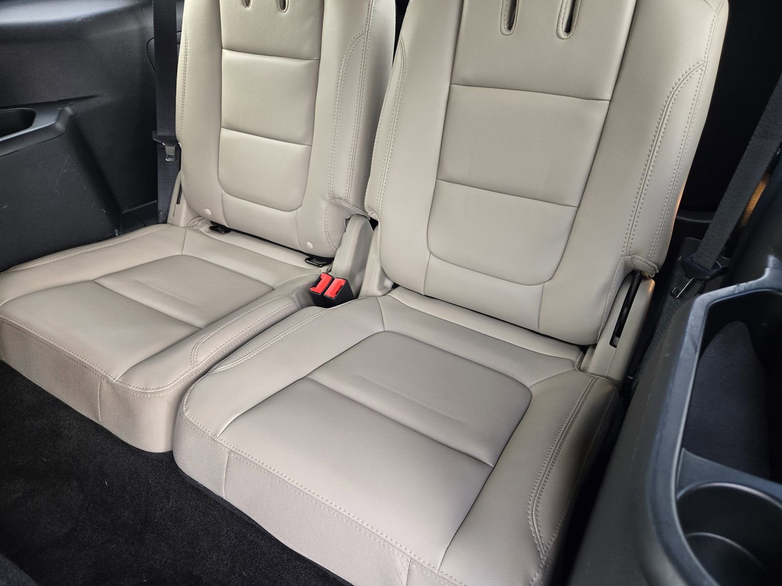 Used 2018 Ford Explorer XLT w/ Equipment Group 202A image 29