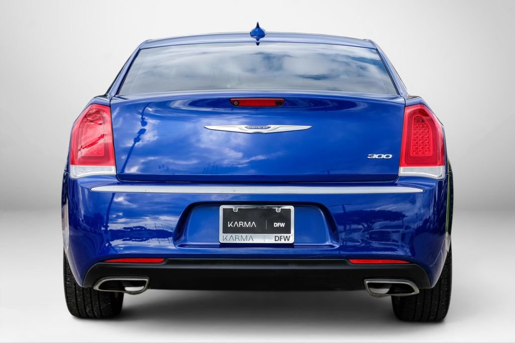 Used 2019 Chrysler 300 Touring w/ Chrome Appearance Package RWD image 6