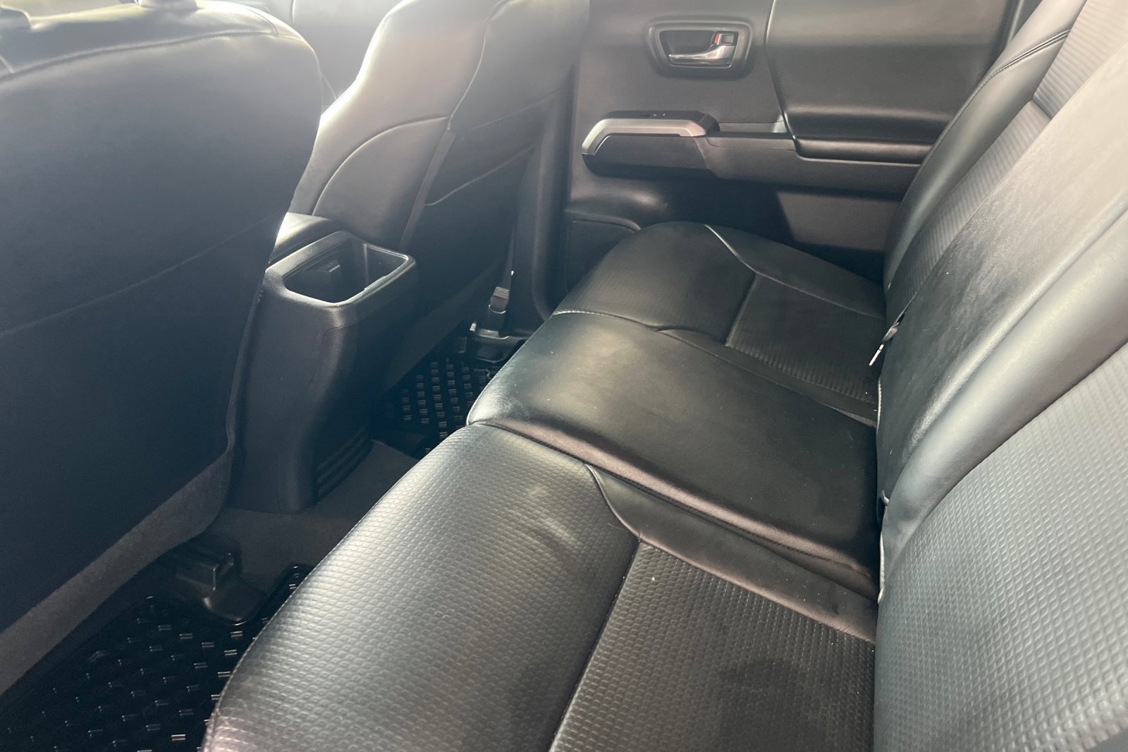 Used 2018 Toyota Tacoma Limited image 9