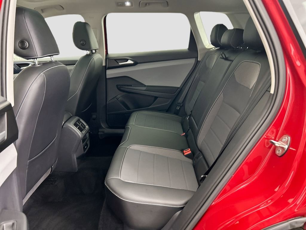 Certified 2023 Volkswagen Taos SE w/ Panoramic Sunroof Package image 19