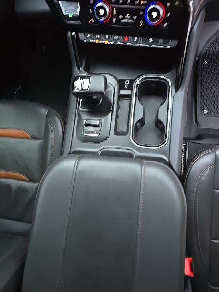 Used 2025 GMC Sierra 1500 AT4 w/ AT4 Premium Package AWD/4WD image 9