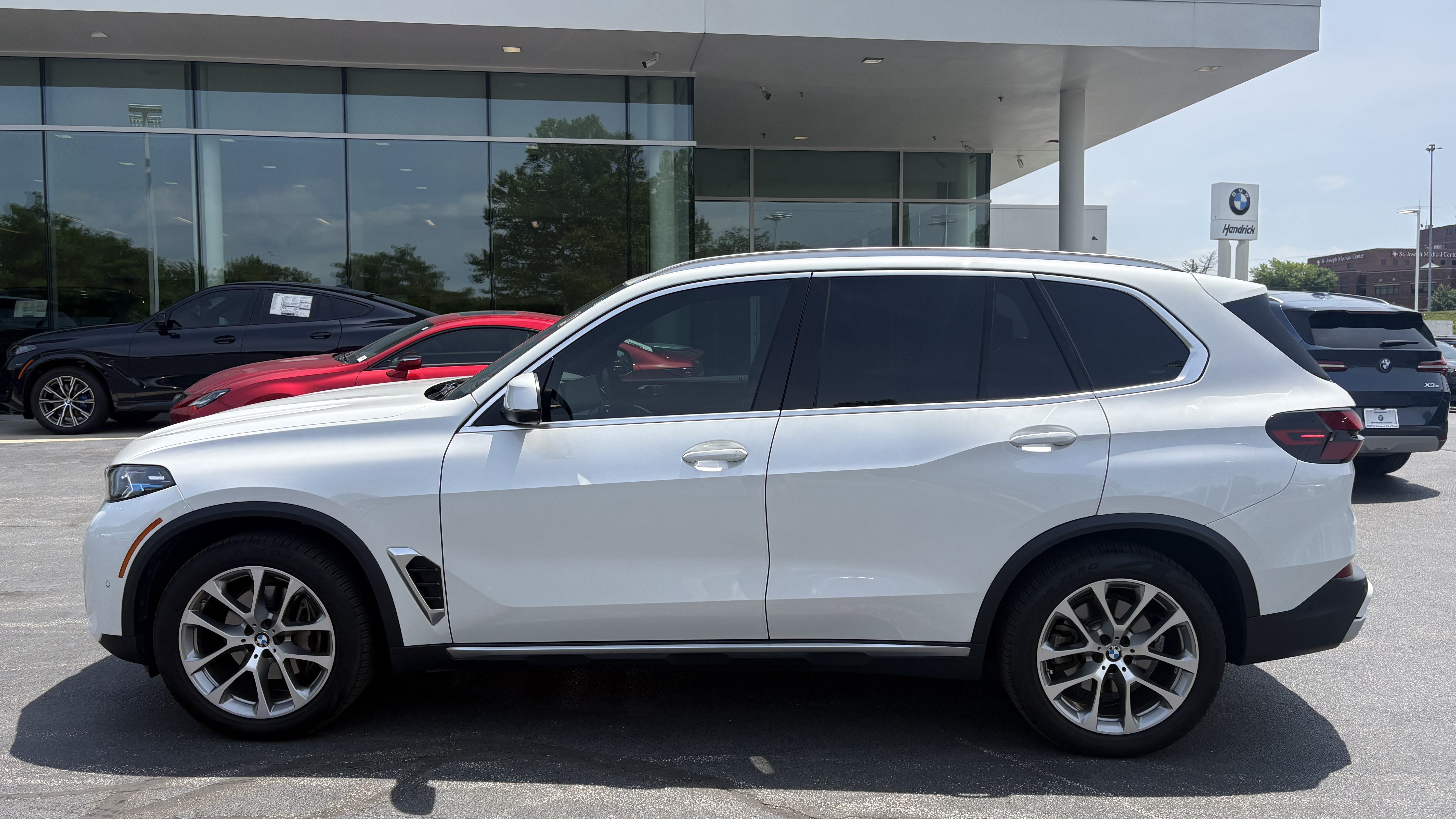 Certified 2025 BMW X5 xDrive40i w/ Premium Package AWD/4WD image 9
