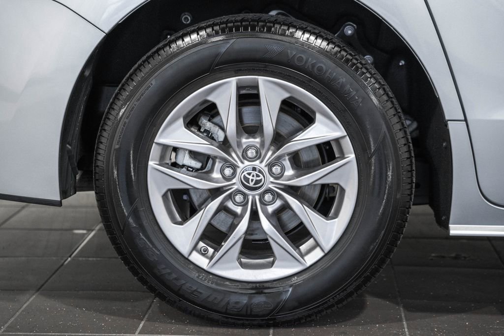 Used 2023 Toyota Sienna LE image 16