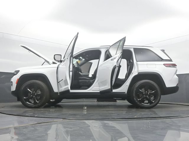Used 2023 Jeep Grand Cherokee Altitude AWD/4WD image 57