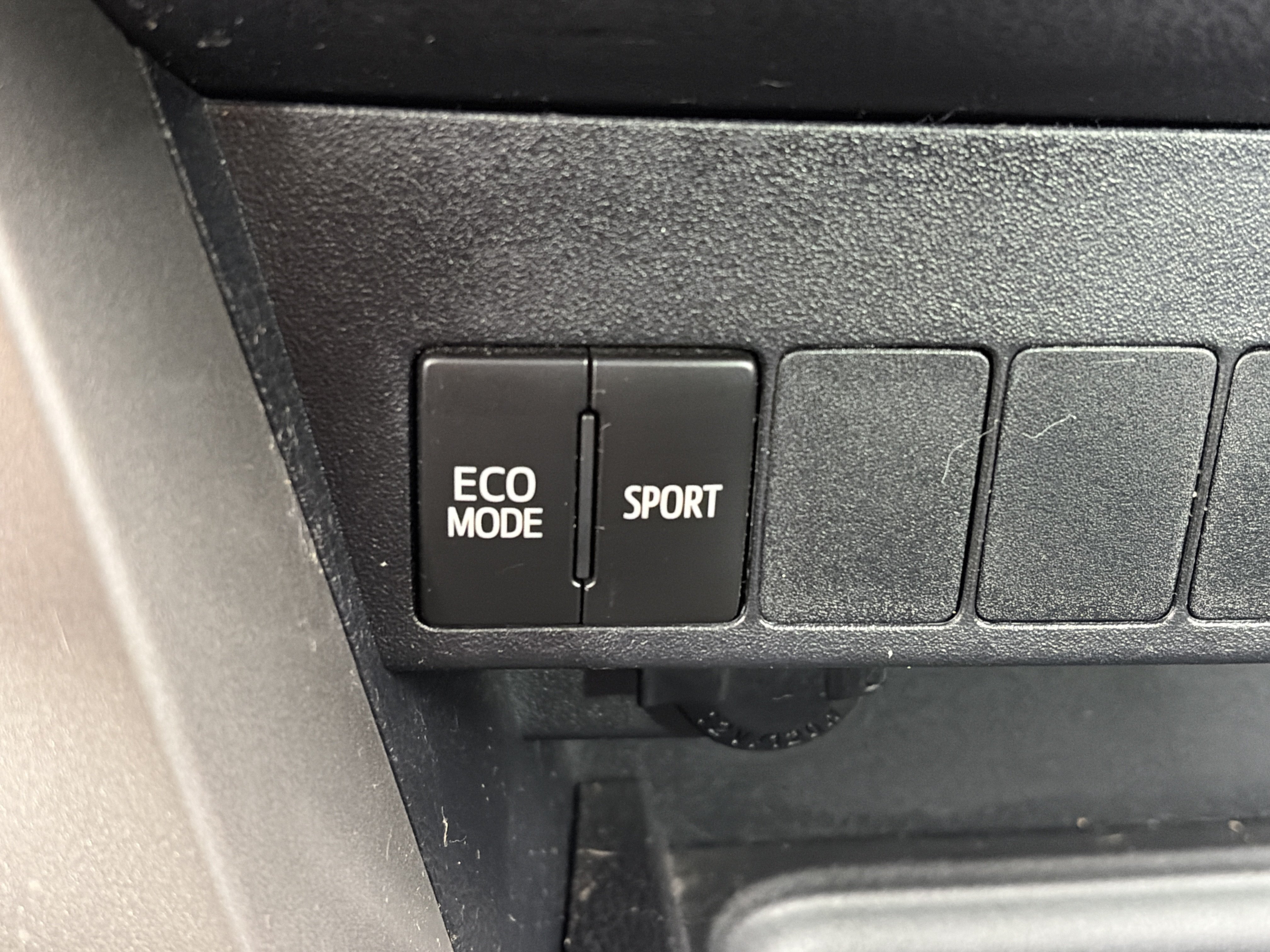 Used 2018 Toyota RAV4 XLE FWD image 23