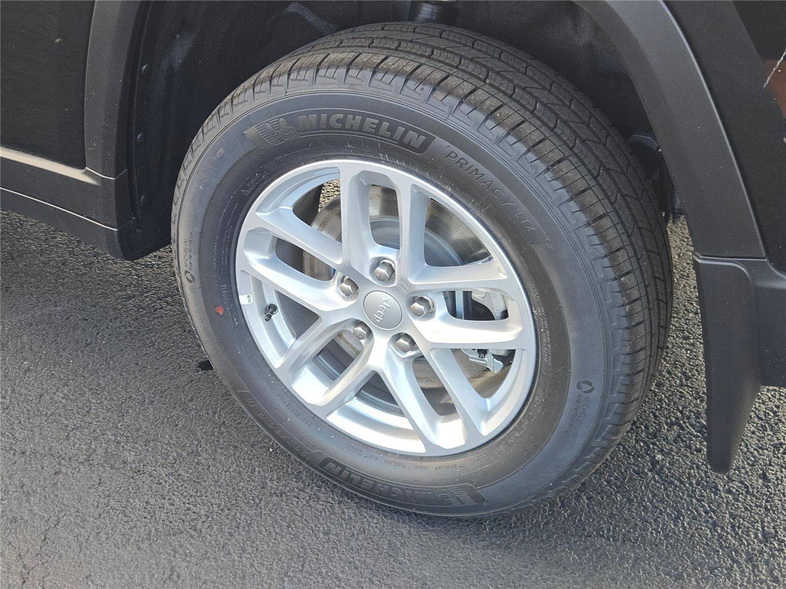 New 2025 Jeep Grand Cherokee L Laredo w/ MOPAR Finishing Package image 18