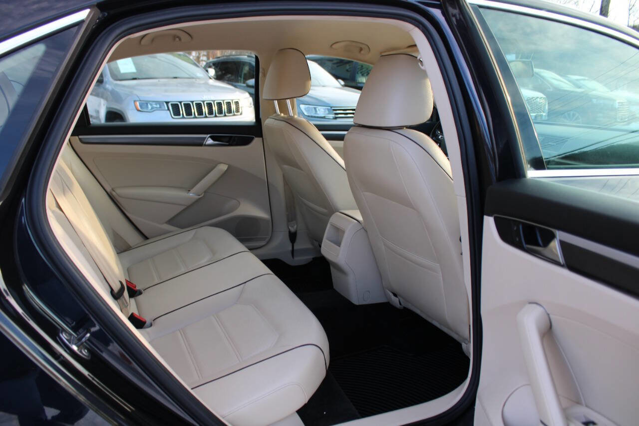 Used 2017 Volkswagen Passat 1.8T R-Line image 27