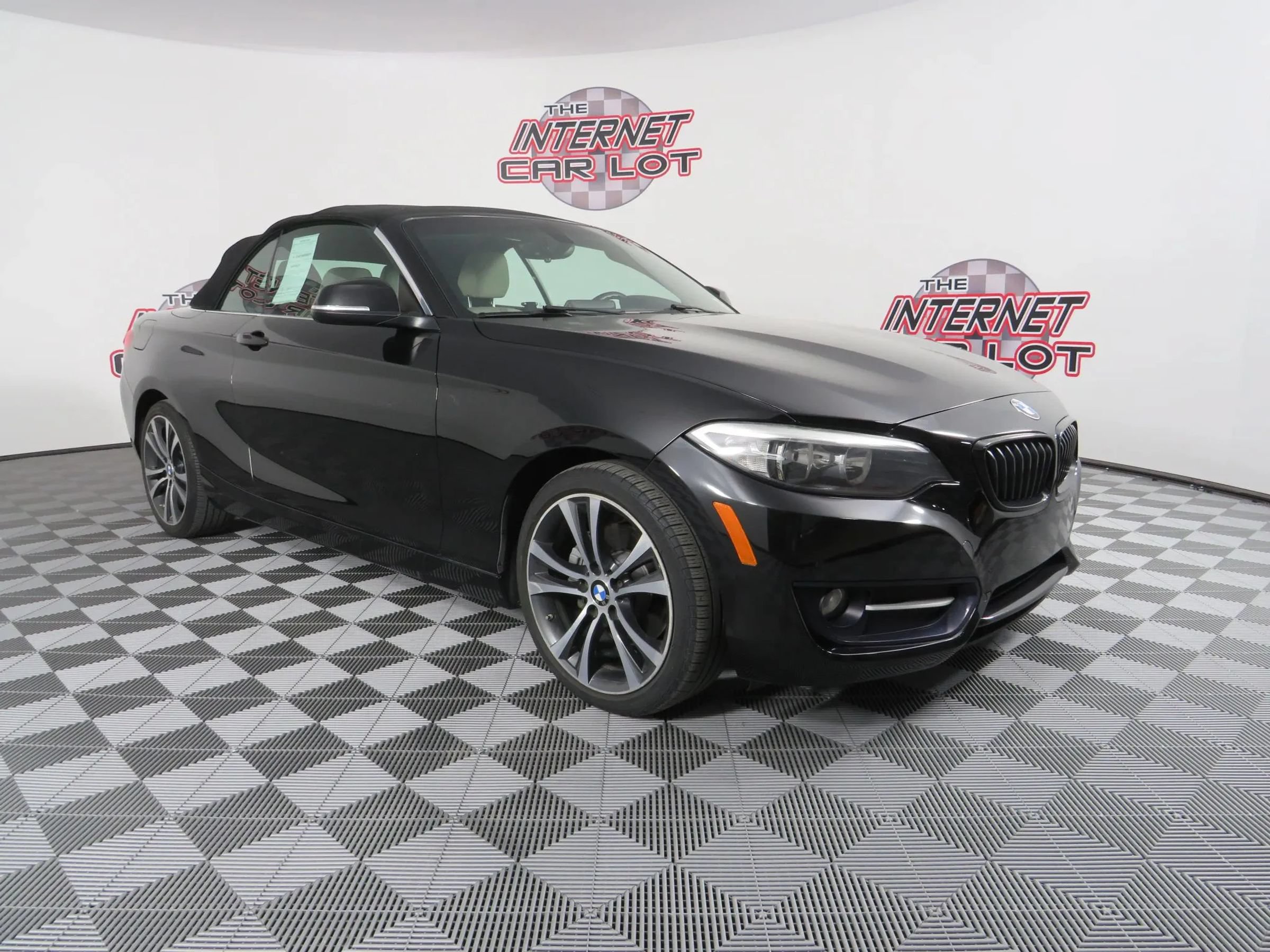 Used 2017 BMW 230i Convertible RWD image 3