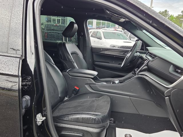 Used 2025 Jeep Grand Cherokee L Altitude RWD image 16