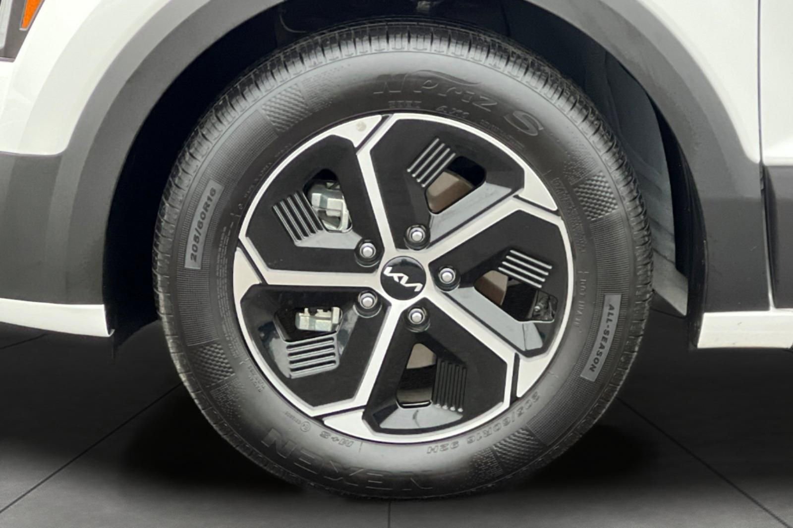 Used 2025 Kia Niro LX image 30