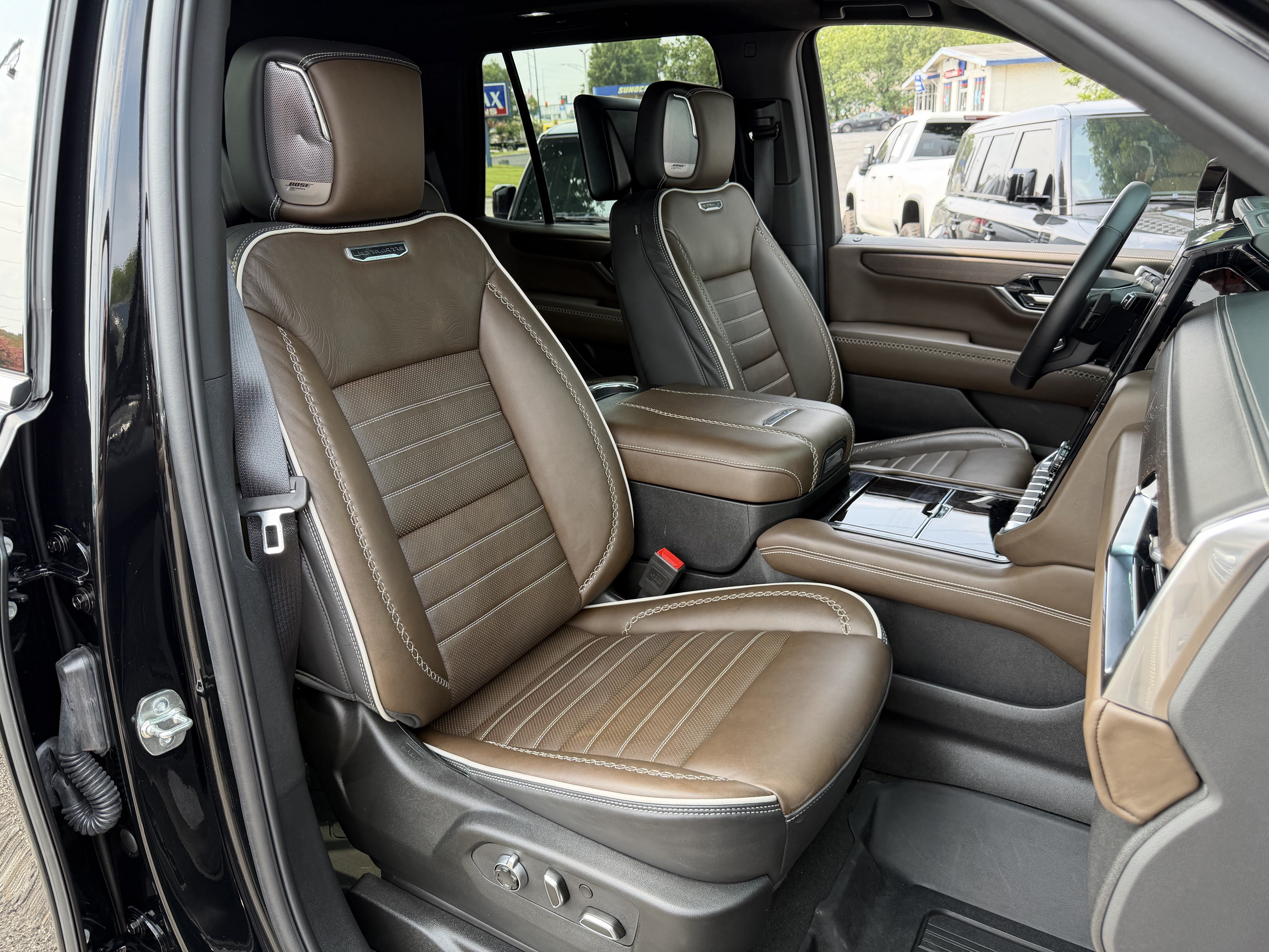 Used 2025 GMC Yukon Denali Ultimate AWD/4WD image 38