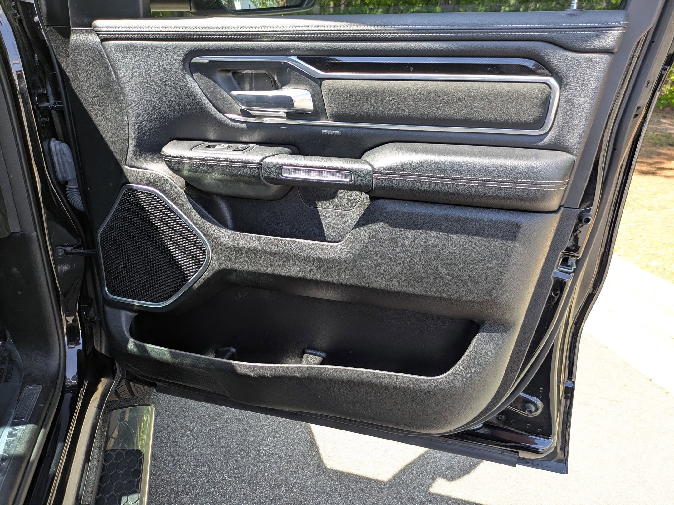 Used 2022 RAM 1500 Laramie w/ Sport Appearance Package AWD/4WD image 36