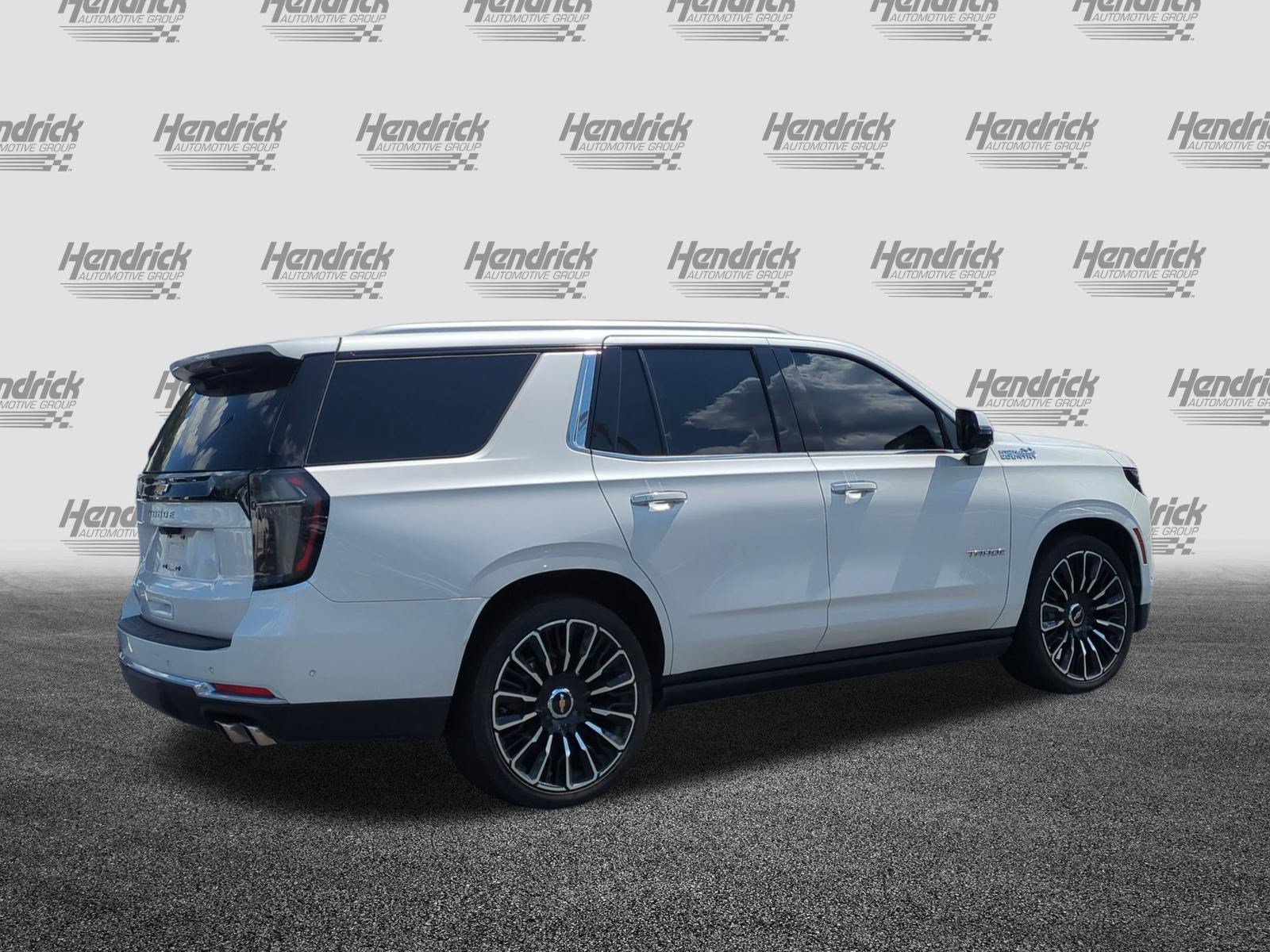 Used 2025 Chevrolet Tahoe High Country AWD/4WD image 8