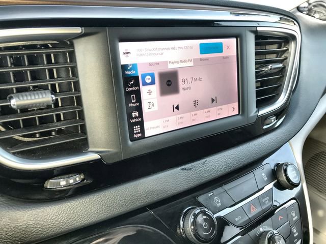 Used 2023 Chrysler Voyager LX image 16