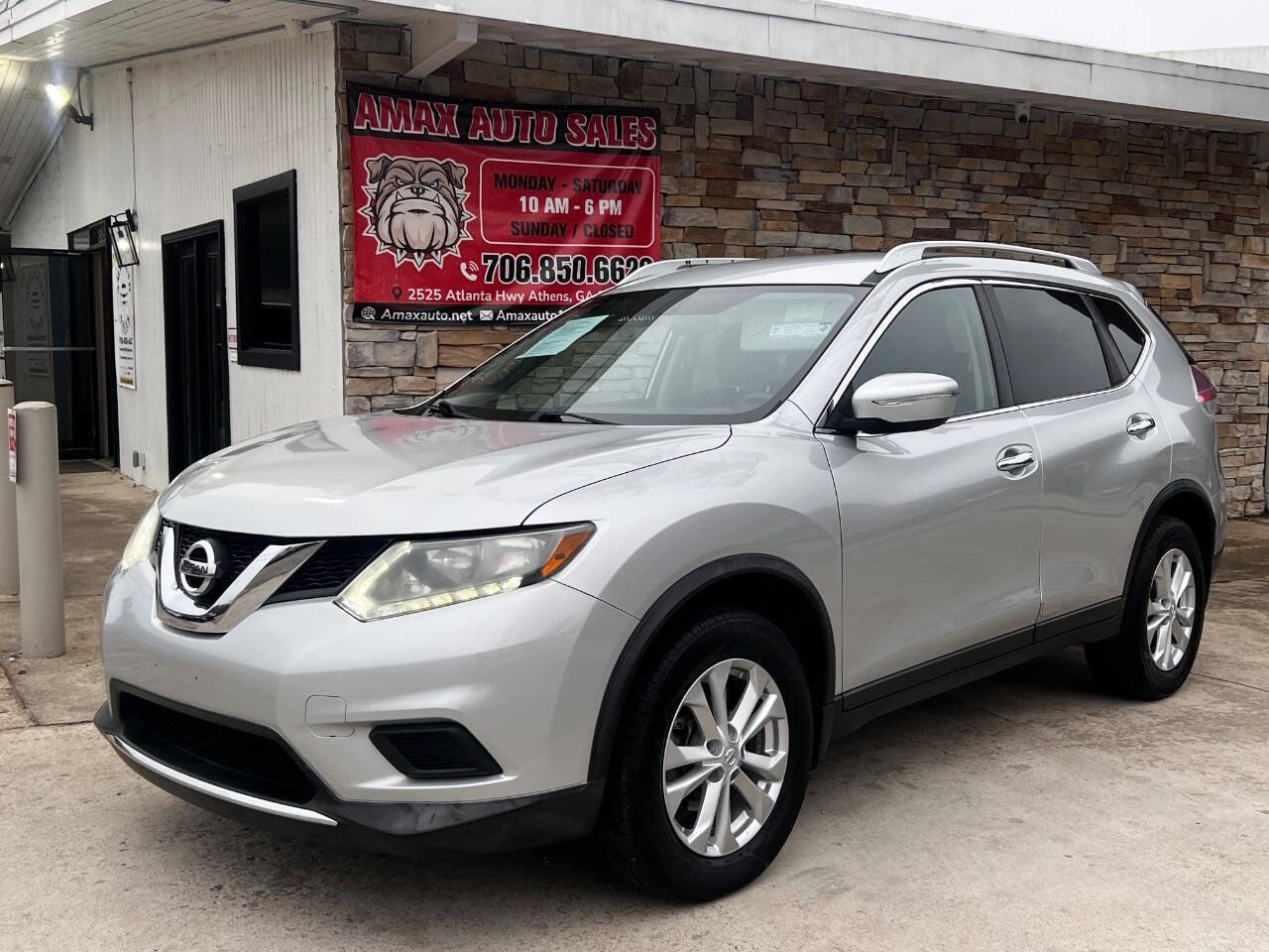 Used 2015 Nissan Rogue SV image 2