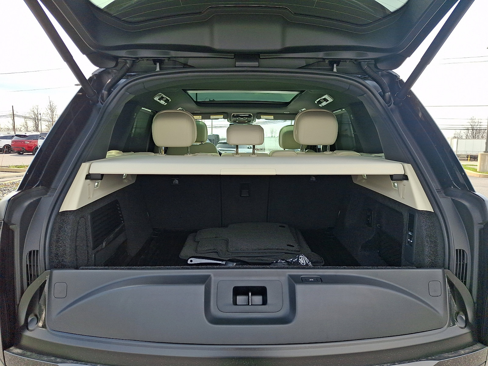 Used 2026 Land Rover Range Rover SE image 28