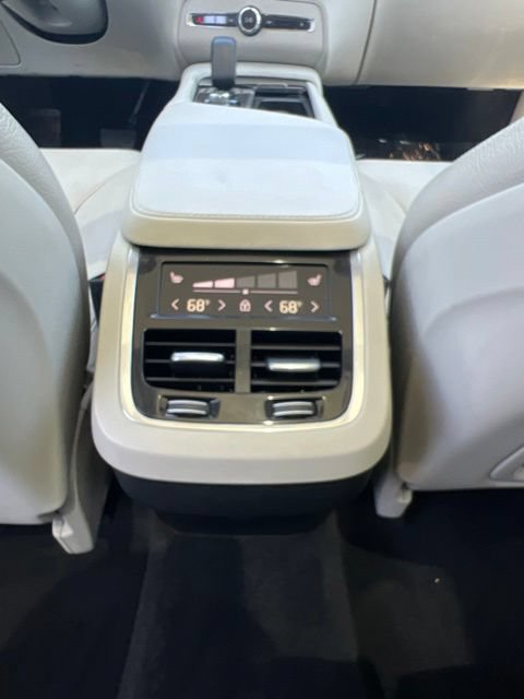 Used 2023 Volvo XC90 B5 Core w/ Protection Package Premier AWD/4WD image 29