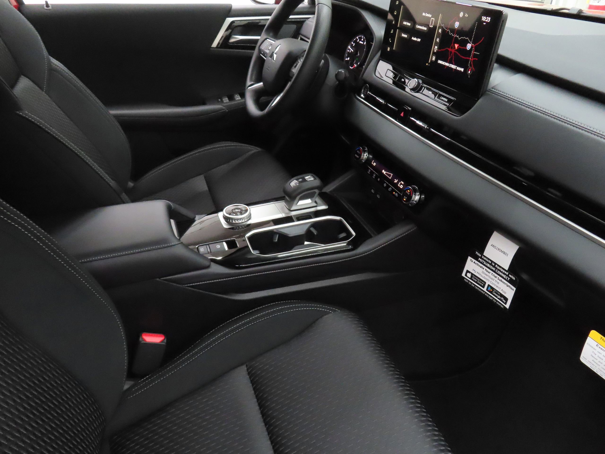 New 2026 Mitsubishi Outlander ES FWD image 22