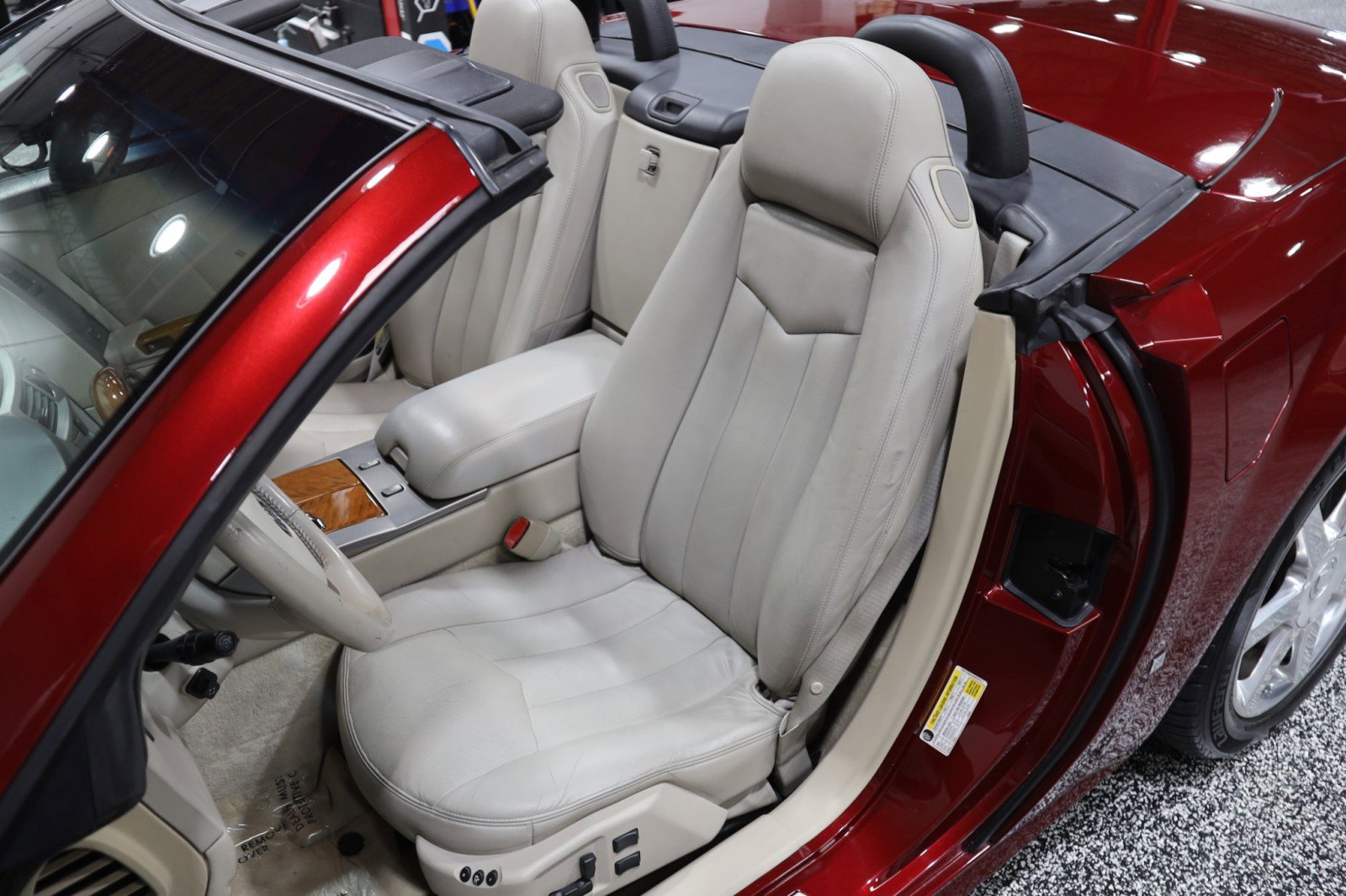 Used 2006 Cadillac XLR image 36