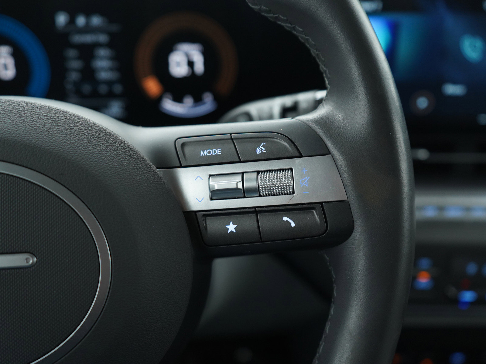 Used 2025 Hyundai Kona SEL image 26