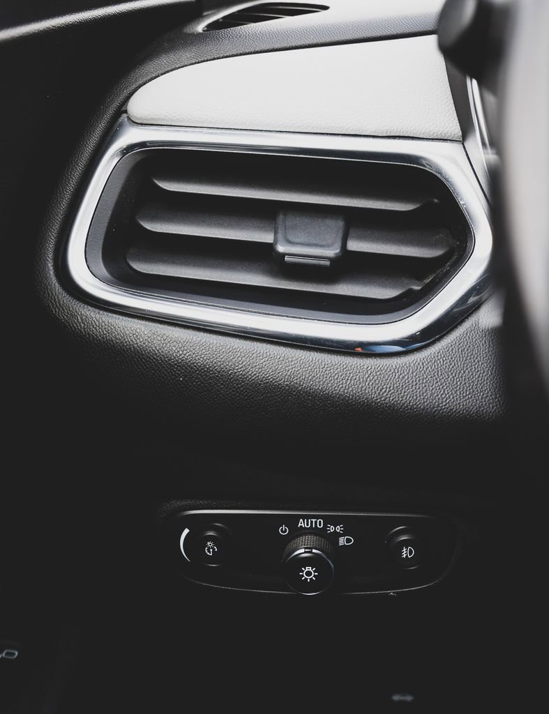 Used 2020 Chevrolet Equinox LT image 11